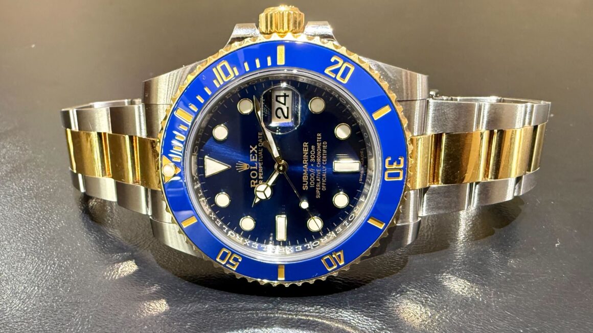 現行にはない金のレター色　¥ 2,199,900-込 （2025.10.9現在）